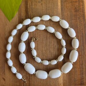 ☀️Elegant White and Gold Beaded Necklace